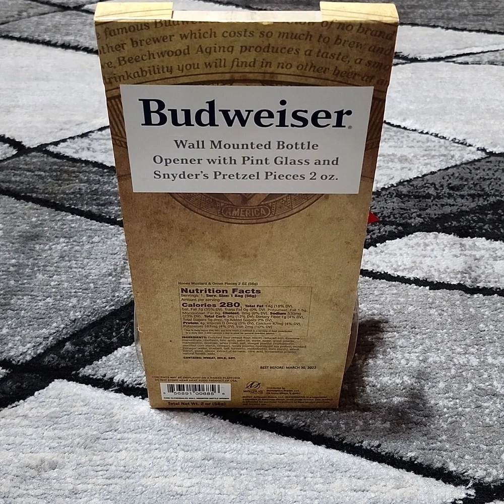 BUDWEISER WALL-MOUNTED METAL HORSESHOE BOTTLE OPENER & CLYDESDALE PINT GLASS